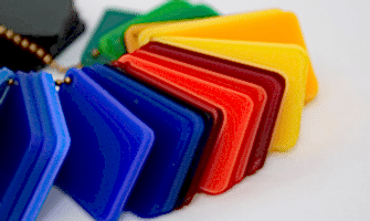 Pleksi ve Polikarbonat: Tasarım ve İnşaatta Şeffaflık ve Darbe Direnci Rehberi